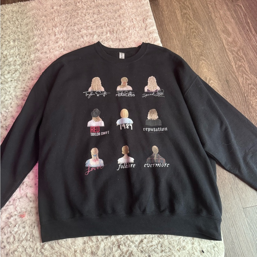 Black sweatshirt- Taylor Swift